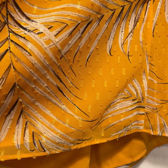 White House Black Market Women’s Yellow Flowy Shirt Size XL - Picture 3 of 12